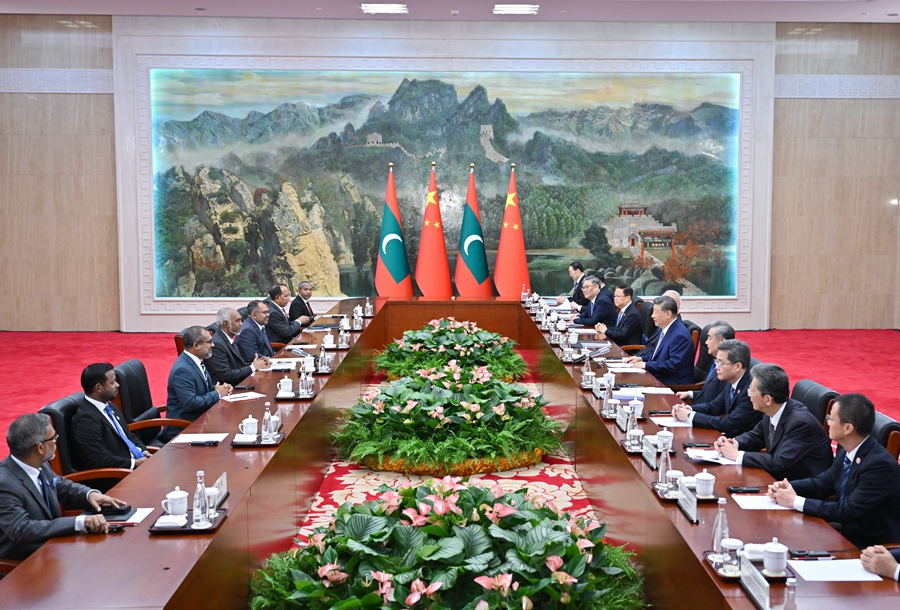 习会见马尔代夫总统穆伊兹